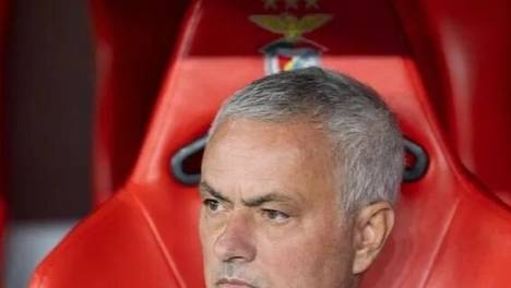 免费观看做爱视频,若有人突然在深夜与你变得过分亲密，你可以明天再决定回不回