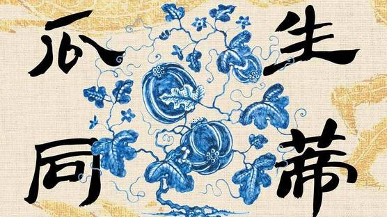 超通漫画正版登录入口,她坐在书店的小沙发上捧着书，那股旧纸的味道让她整个人安静下来