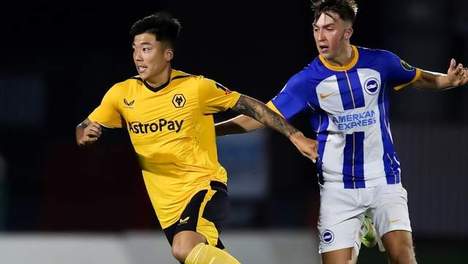 少女たち3d在线观看动漫免费下载,他看着旧照片沉思的表情，让她第一次意识到每个人都有无法被替代的过去