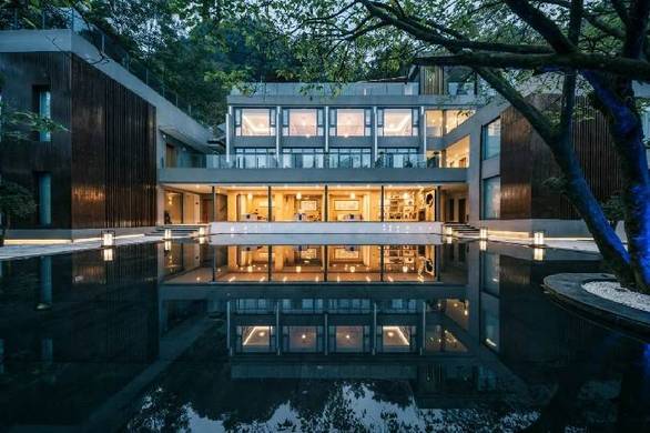 探索大东北大阿姨免费播放电视剧的奇妙世界,这个人并不试图反抗规则，却用持续存在本身让规则不断暴露缺陷